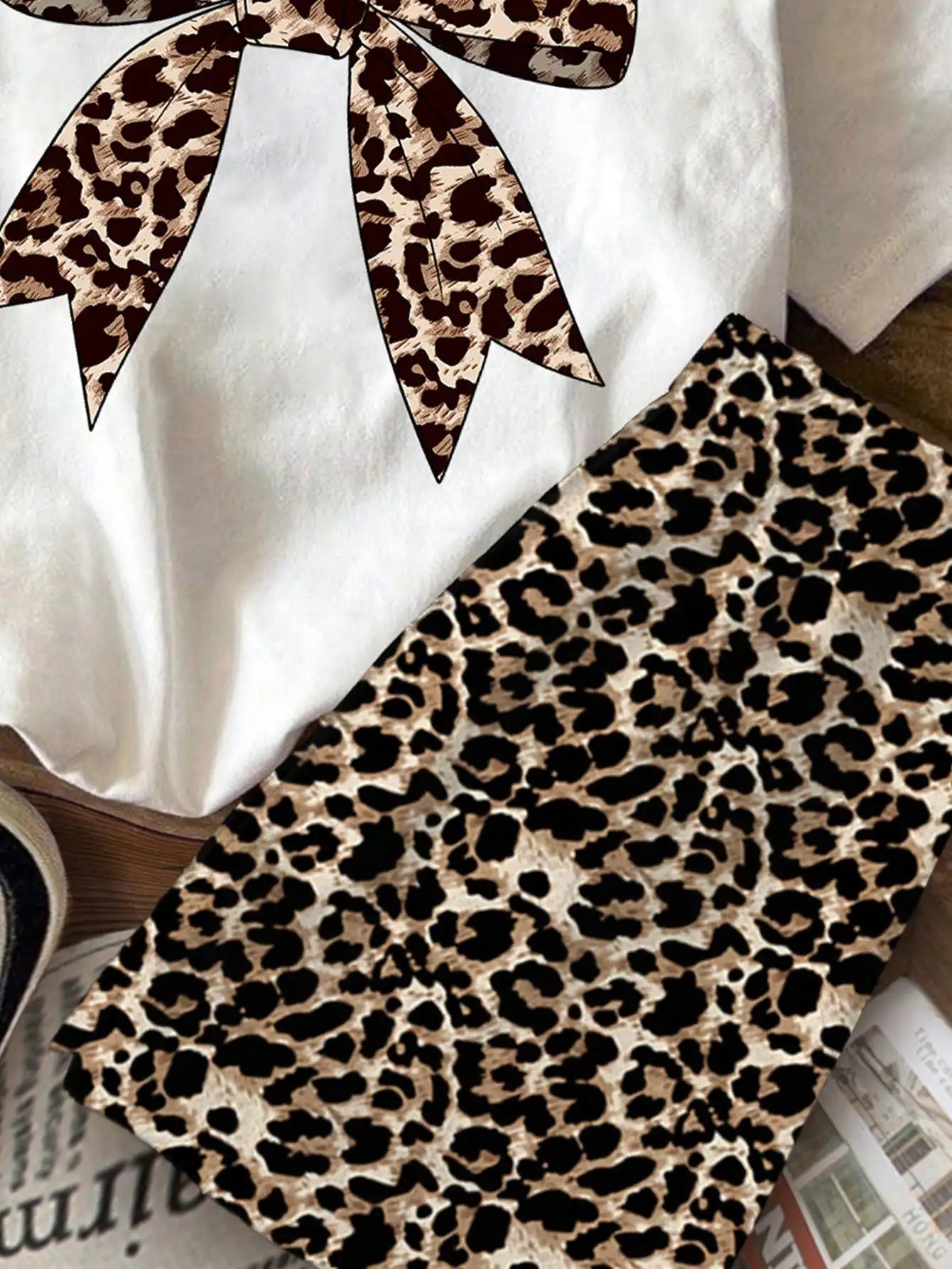 2pcs set of tween girls casual leopard print bow decoration polyester short sleeve shorts set.