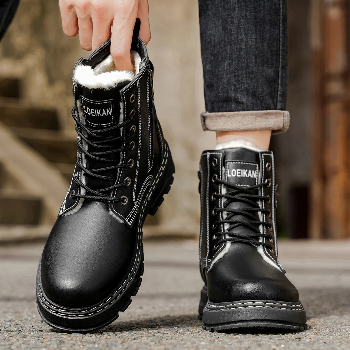 High-top men boots, durable and warm, popular in autumn and winter.