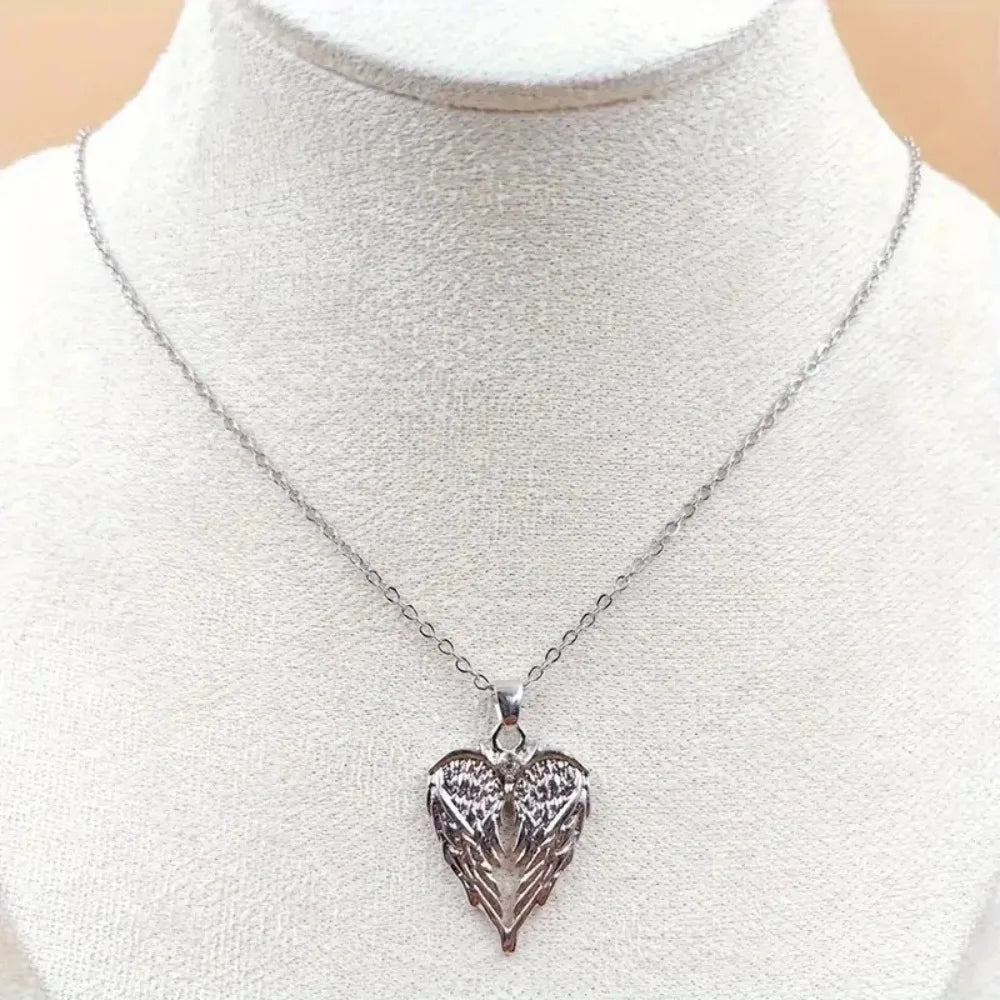New Hip-hop Fashion Feather Angel's Wings, Heart Inlay Zircon Pendant Necklace for Men, Women Rock Punk Jewelry Accessories Gifts.