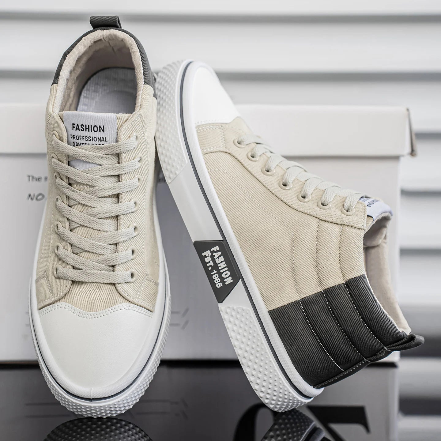 Men canvas shoes, fashionable and trendy, mid-top, comfortable, outdoor hiking, lightweight.