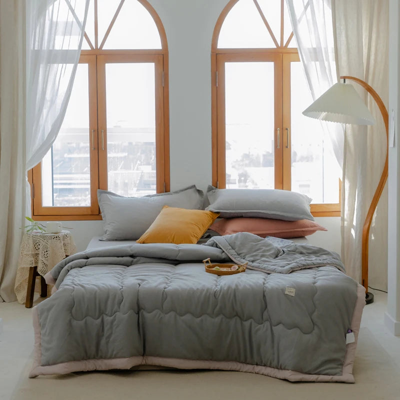 2024 new polyester cotton summer quilt, skin-friendly washable light luxury style solid color.