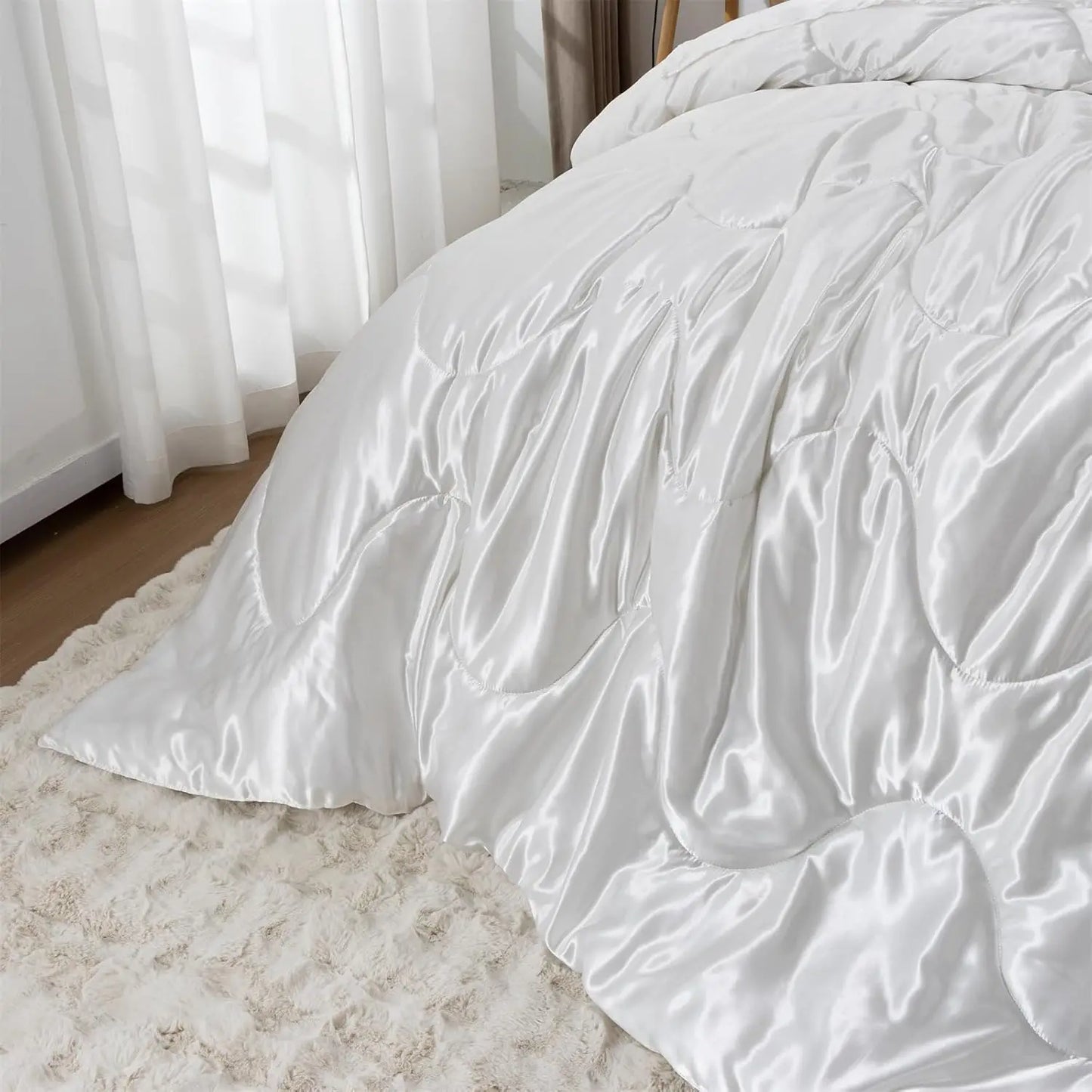 3pcs Reversible Silky Bedding Set, Luxury Soft Satin Comforter with 2 Satin Pillowcases.