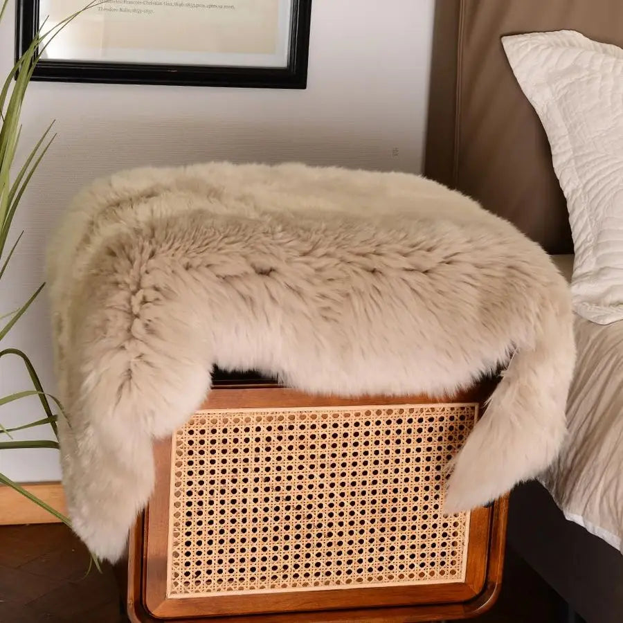 Genuine Sheepskin Area Rug Wool Rug Fur Carpet Fluffy Shaggy,Real Sheepskin Throw Lambskin.