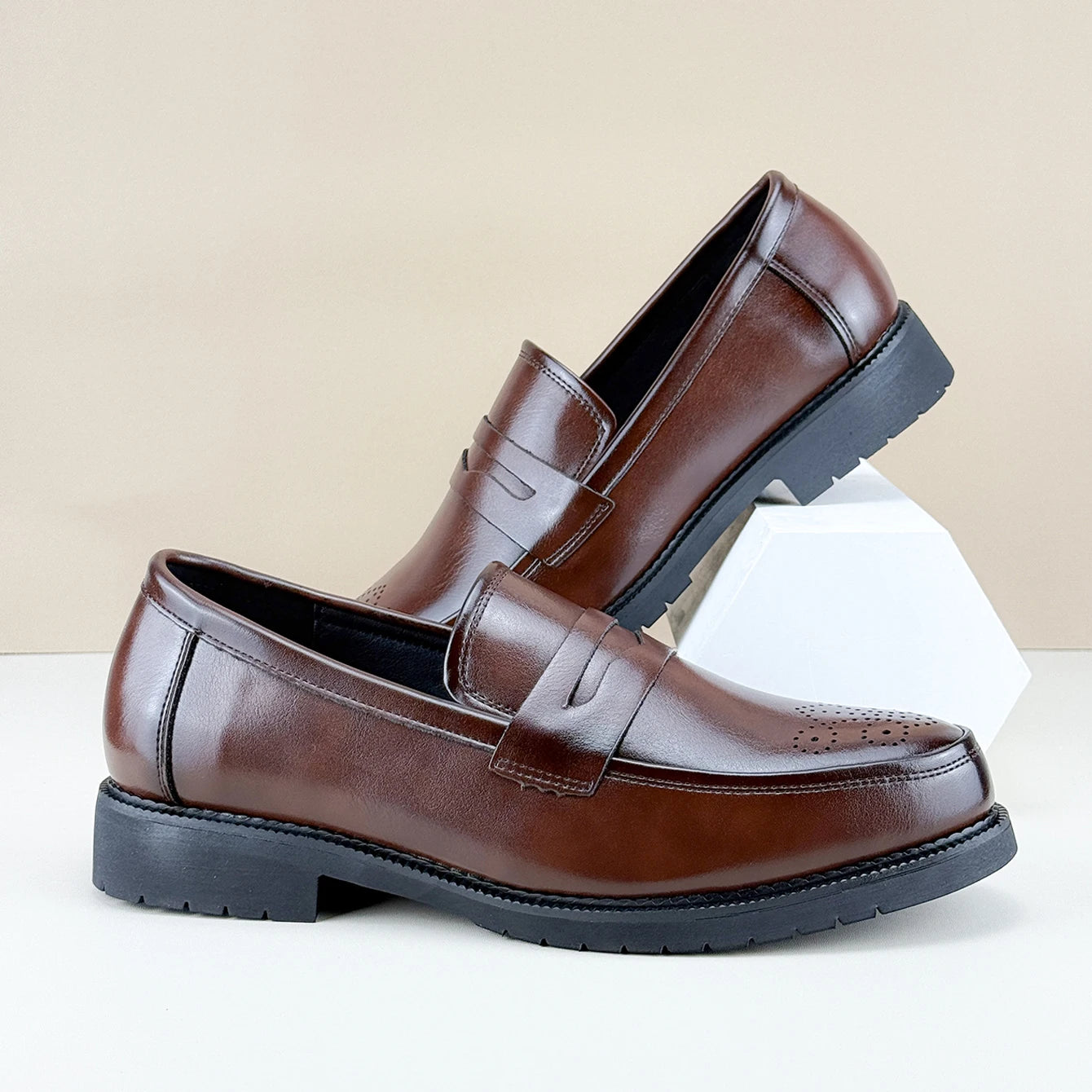 Men Formal Leather Shoes, British Style Oxford Loafers, Round Toe Non-Slip Office Casual Shoes.