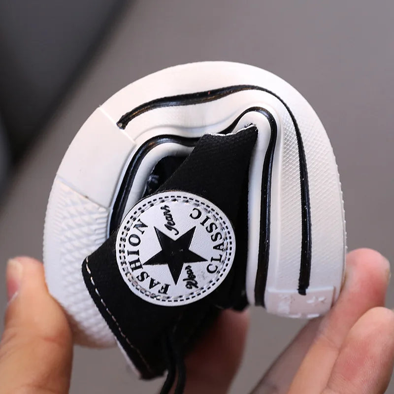 Children's Mid-Top Canvas Shoes Soft Bottom Comfortable Casual Children's Shoes.