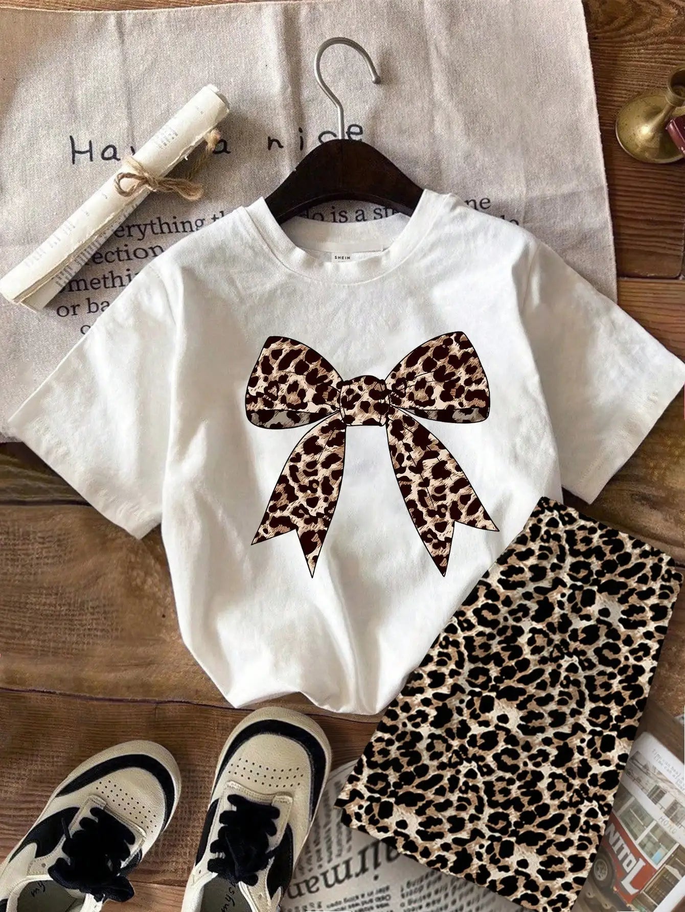 2pcs set of tween girls casual leopard print bow decoration polyester short sleeve shorts set.