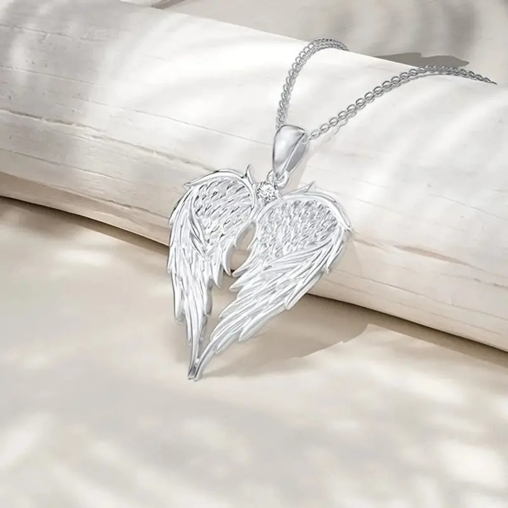 New Hip-hop Fashion Feather Angel's Wings, Heart Inlay Zircon Pendant Necklace for Men, Women Rock Punk Jewelry Accessories Gifts.