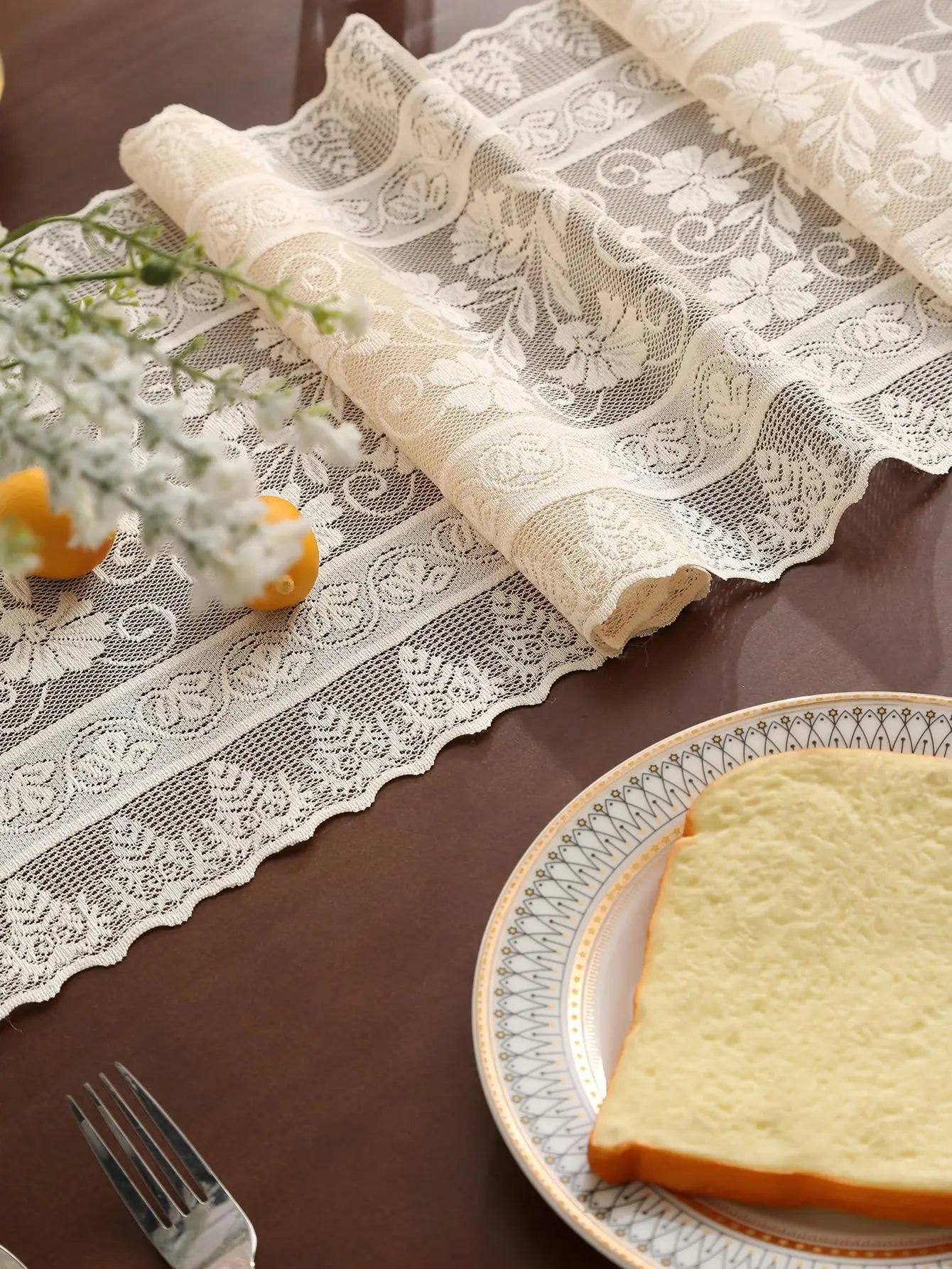 Beige morning glory flower hanging tassel table flag, countryside style dining table decoration, non slip and beautiful.