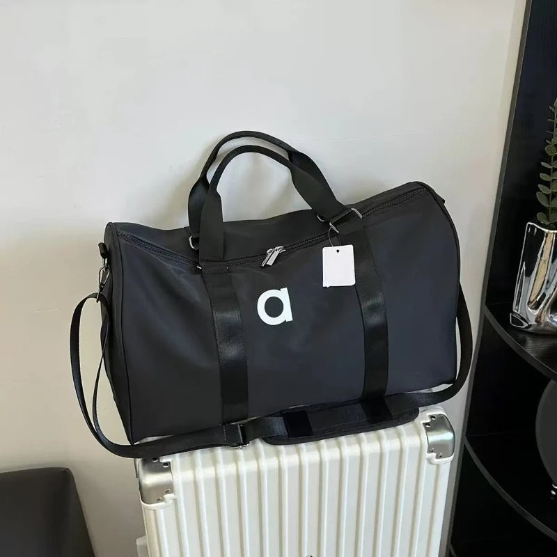 Handbag sports hanging bag, leisure waterproof yoga bag, travel fitness bag, large capacity shoulder bag for business trips.