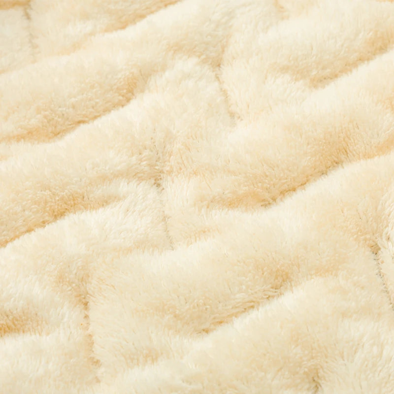 Men's hooded warm short jacket, winter zipper pocket outdoor sports and leisure clothes windproof.