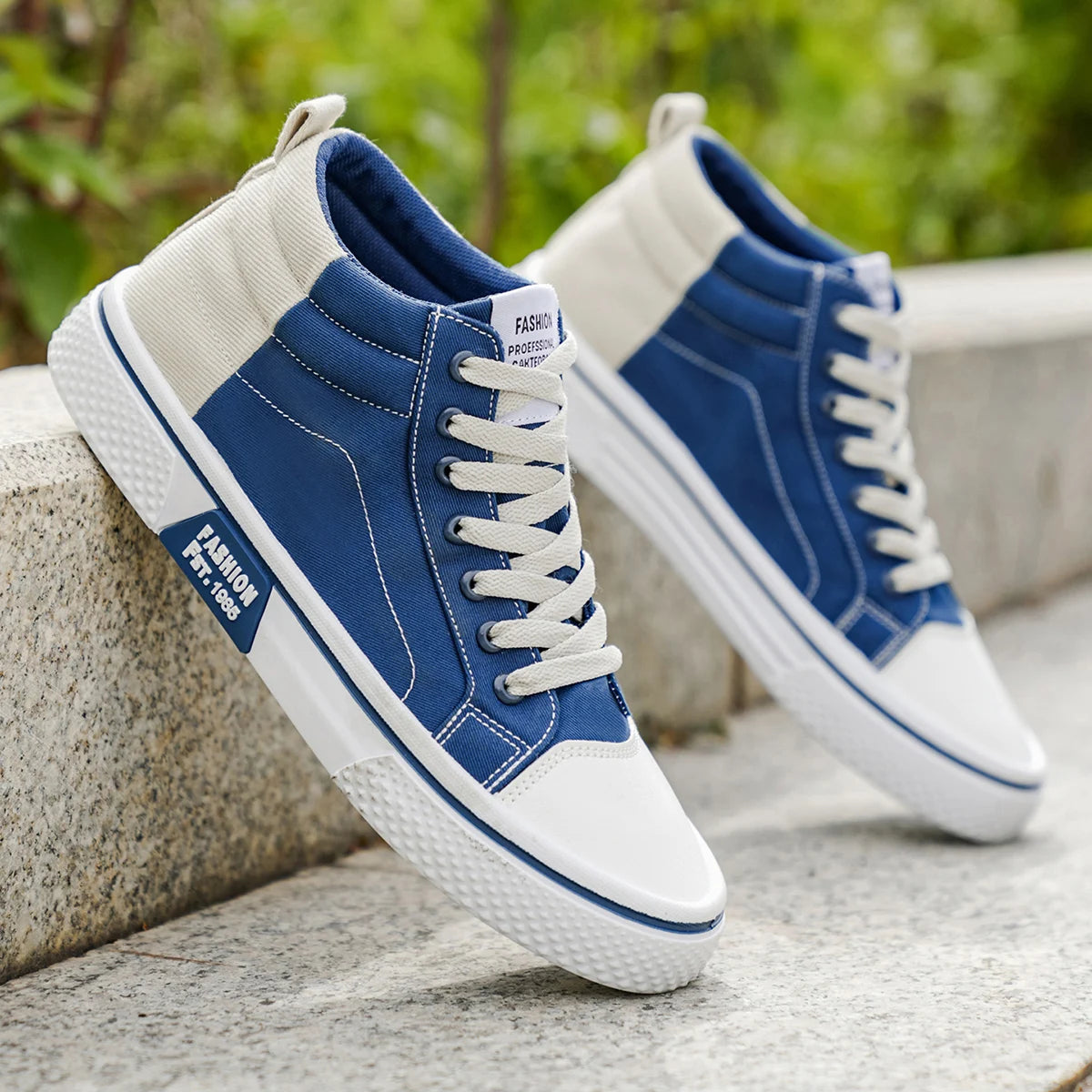 Men canvas shoes, fashionable and trendy, mid-top, comfortable, outdoor hiking, lightweight.