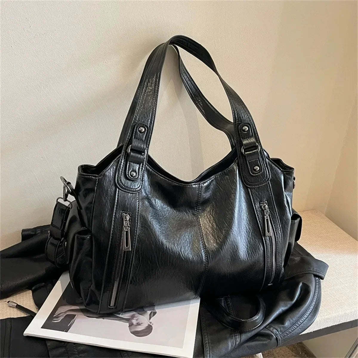 Soft Interior Compartment Shoulder Bags, 2026 High Quality Contrasting Colors Bags for Women.
