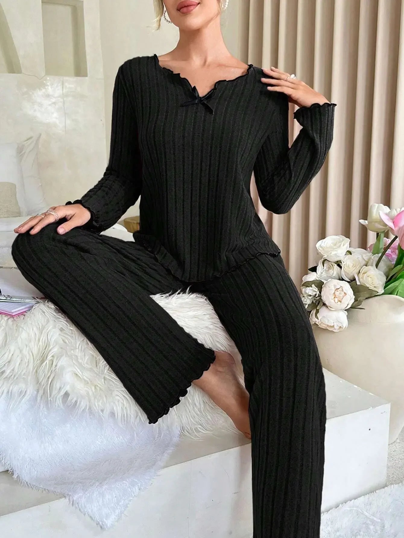 Autumn Winter Warm Sleepwear Women Pajamas Set, Long Sleeve Top and Trousers.