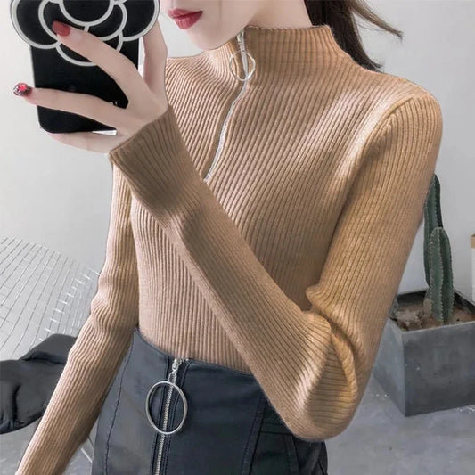 Jersey de punto de mujer con cremallera, medio cuello alto, de color liso.