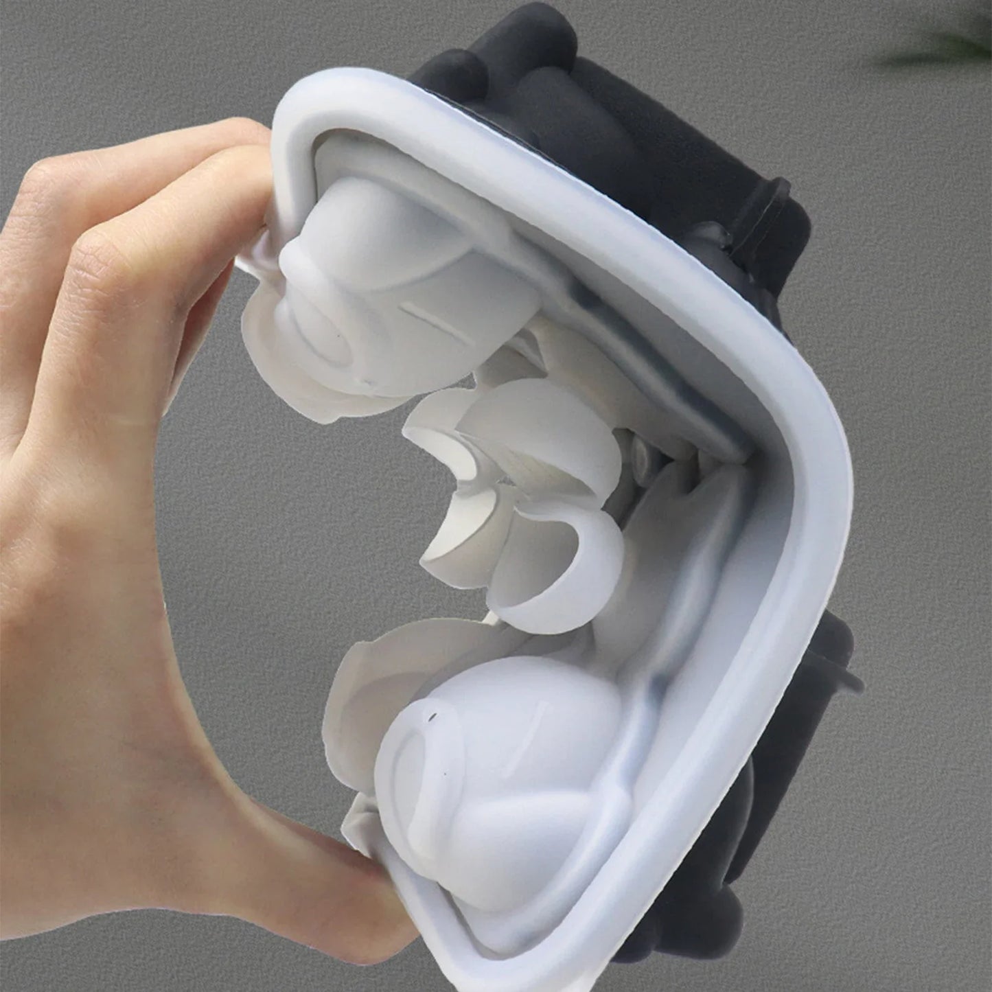 3D Cat Ice Cube Mold With Funnel Silicone, 4 Cavity Cat Ice Cube Trays For Whiskey, Wine, Cocktail.