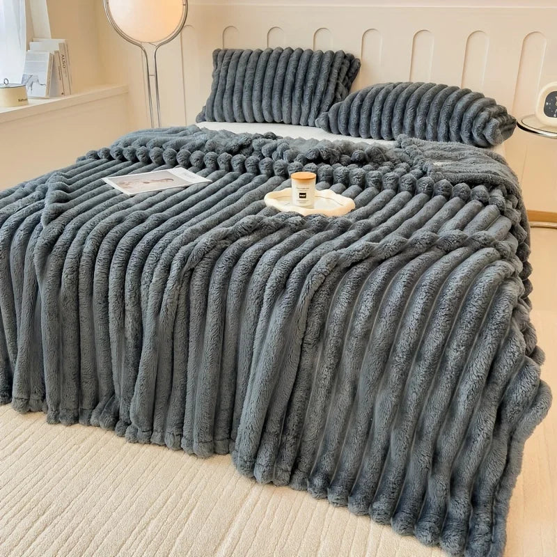 Luxurious Faux Rabbit Fur Throw Blanket for Couch, Bed