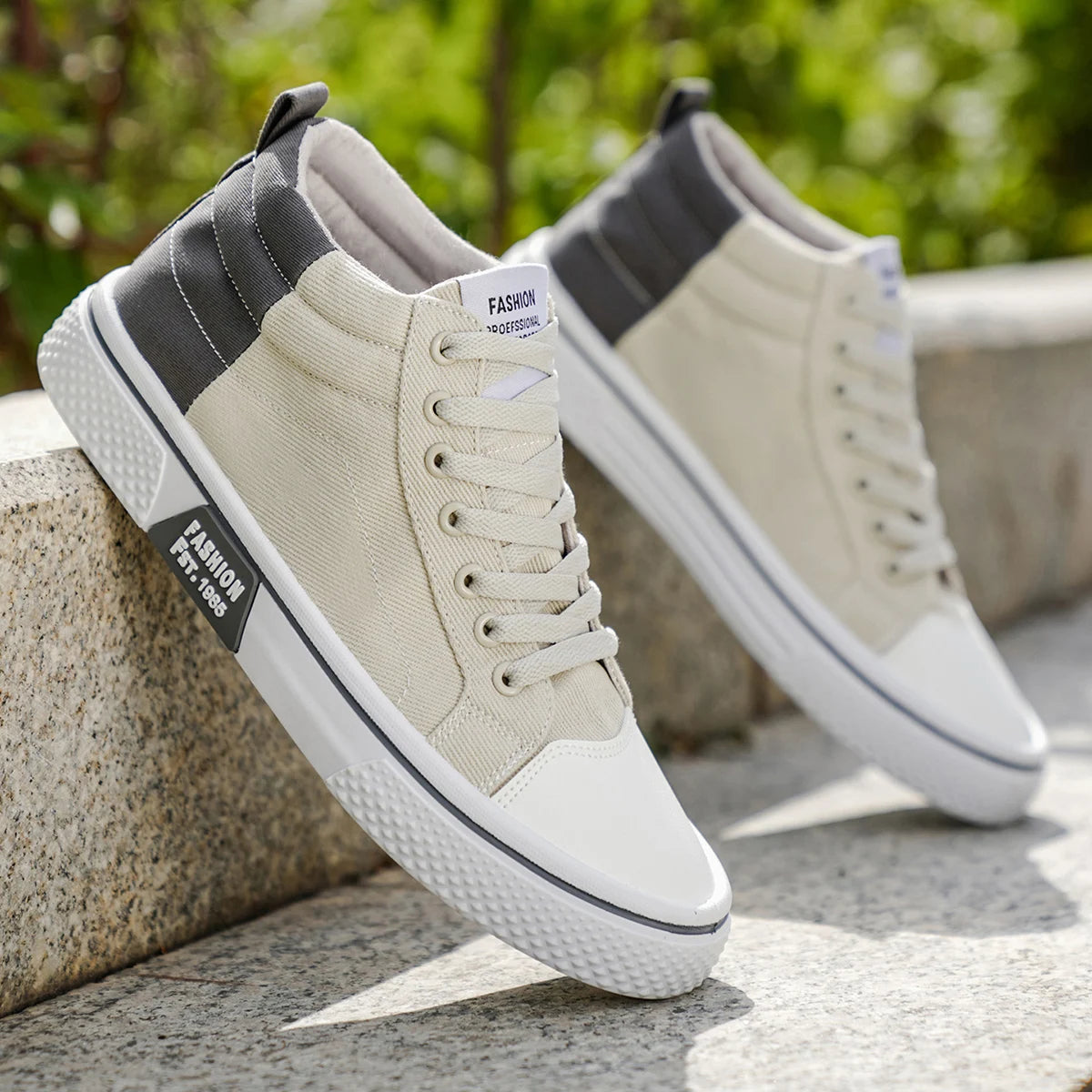 Men canvas shoes, fashionable and trendy, mid-top, comfortable, outdoor hiking, lightweight.