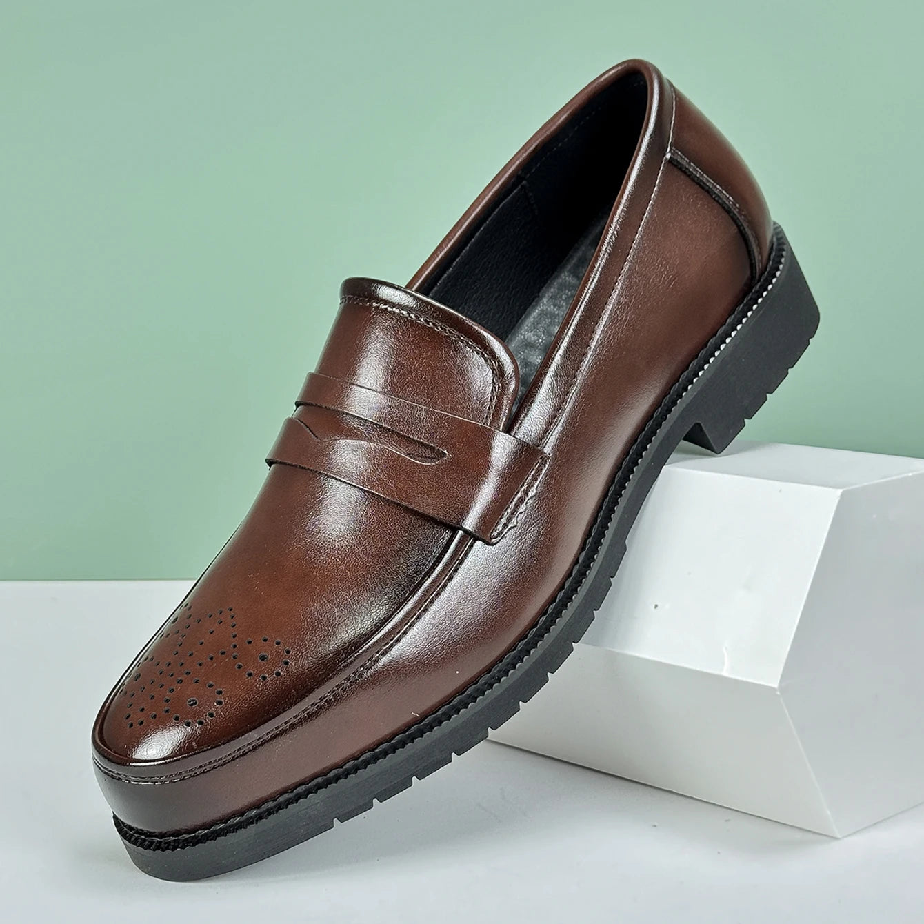 Men Formal Leather Shoes, British Style Oxford Loafers, Round Toe Non-Slip Office Casual Shoes.