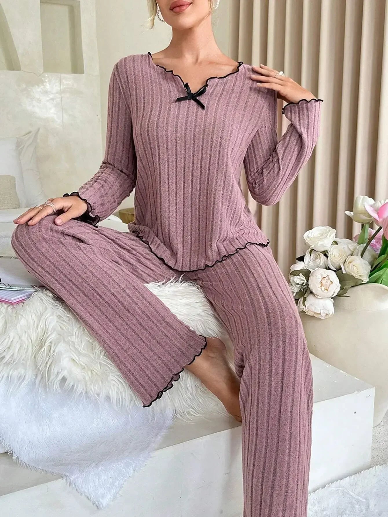 Autumn Winter Warm Sleepwear Women Pajamas Set, Long Sleeve Top and Trousers.