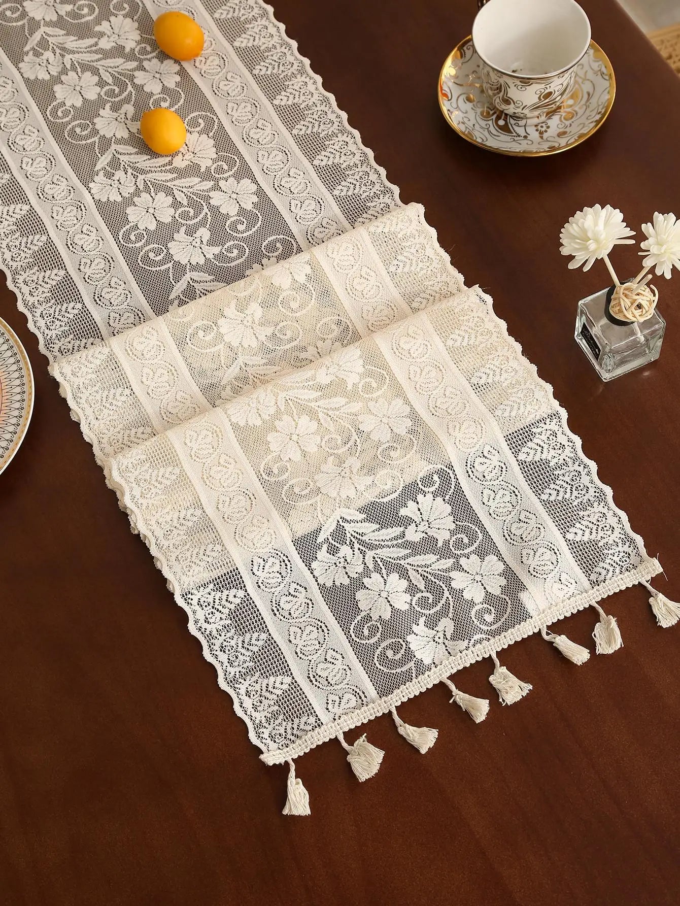 Beige morning glory flower hanging tassel table flag, countryside style dining table decoration, non slip and beautiful.