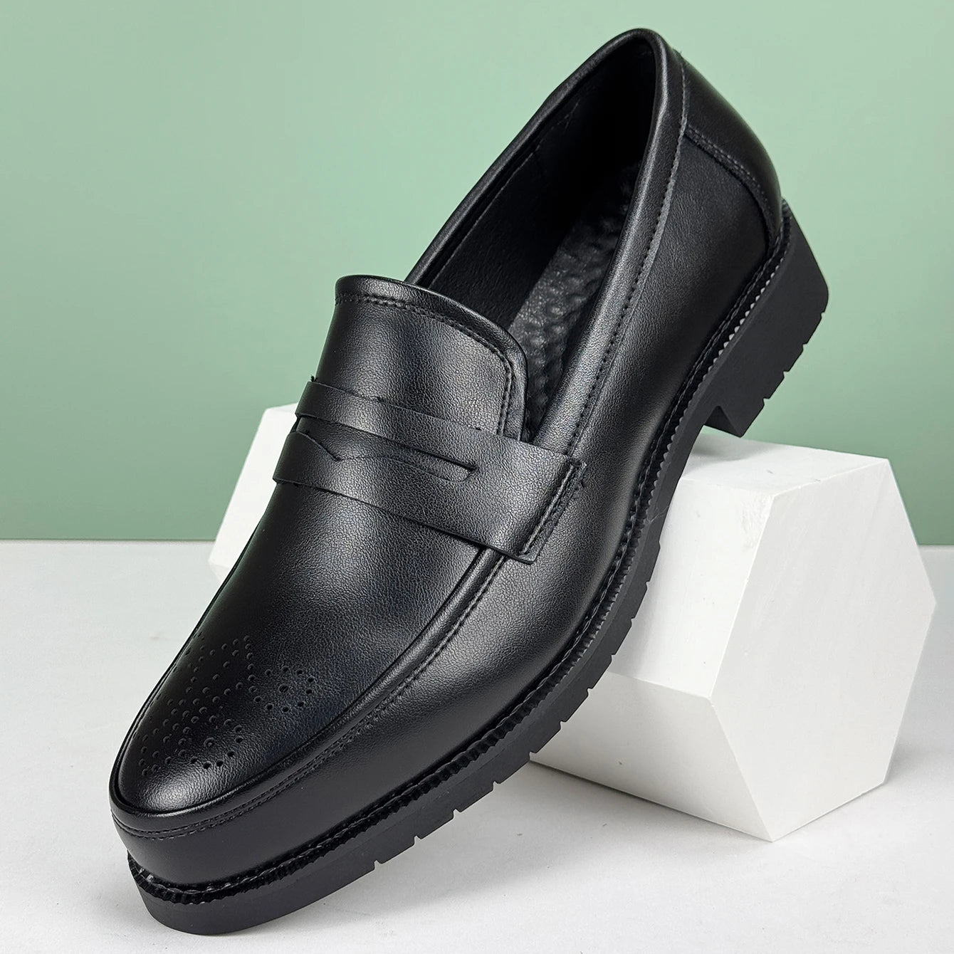 Men Formal Leather Shoes, British Style Oxford Loafers, Round Toe Non-Slip Office Casual Shoes.
