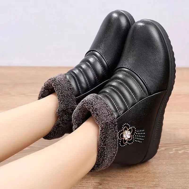 Winter Thickened Slip-On Fleece Lined Cotton Shoes, Warm Anti-Slip Flat Bottom Grandma Shoes Comfortable Rubber Sole.